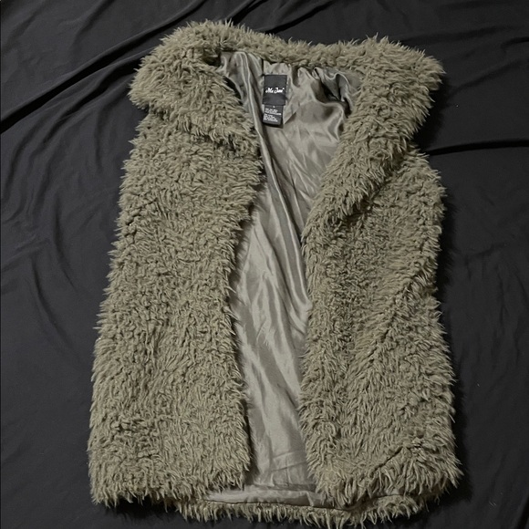 Me Jane Olive Green Fuzzy Vest - Picture 1 of 3